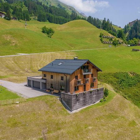 Hus24 Aparthotel Schrocken Bagian luar foto