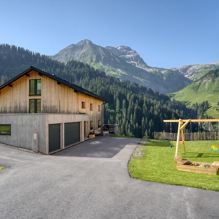 Hus24 Aparthotel Schrocken Bagian luar foto