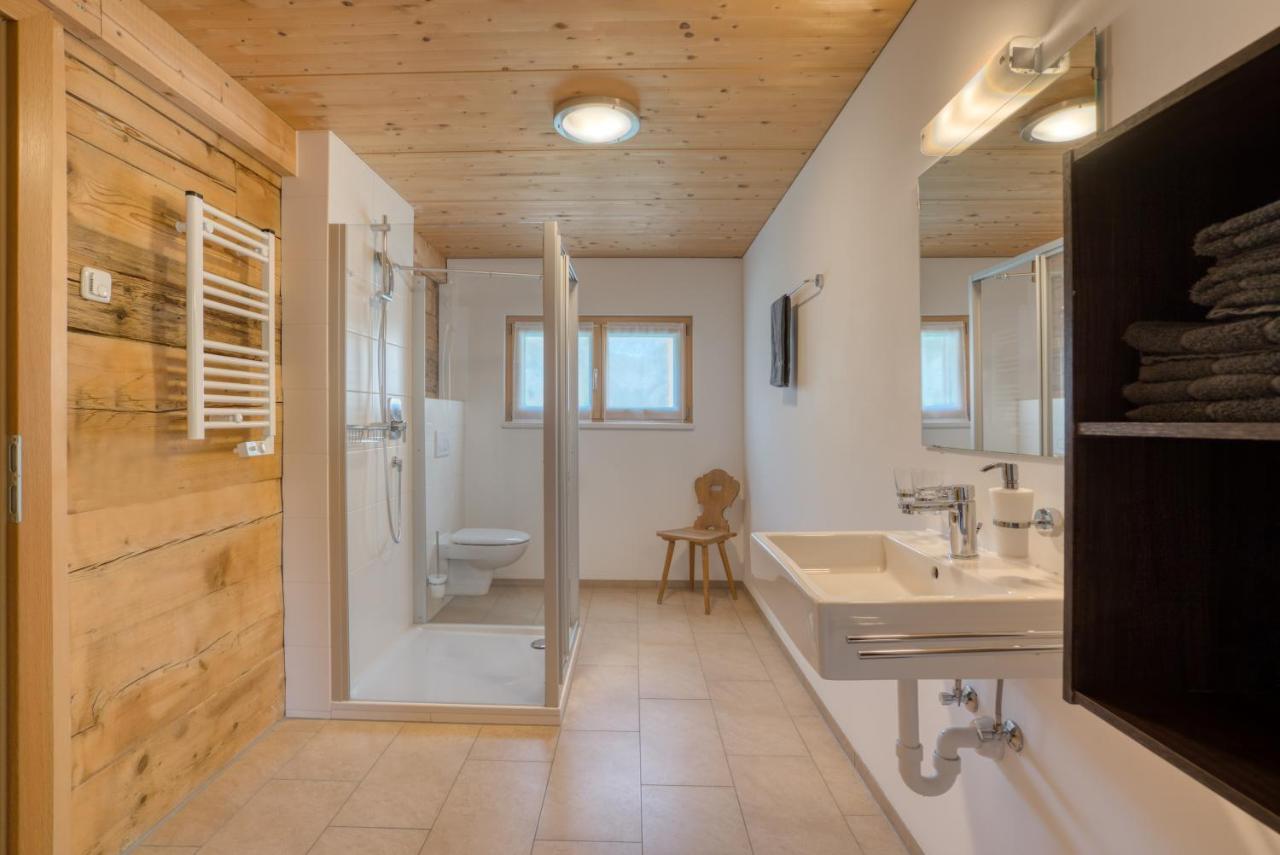 Hus24 Aparthotel Schrocken Bagian luar foto