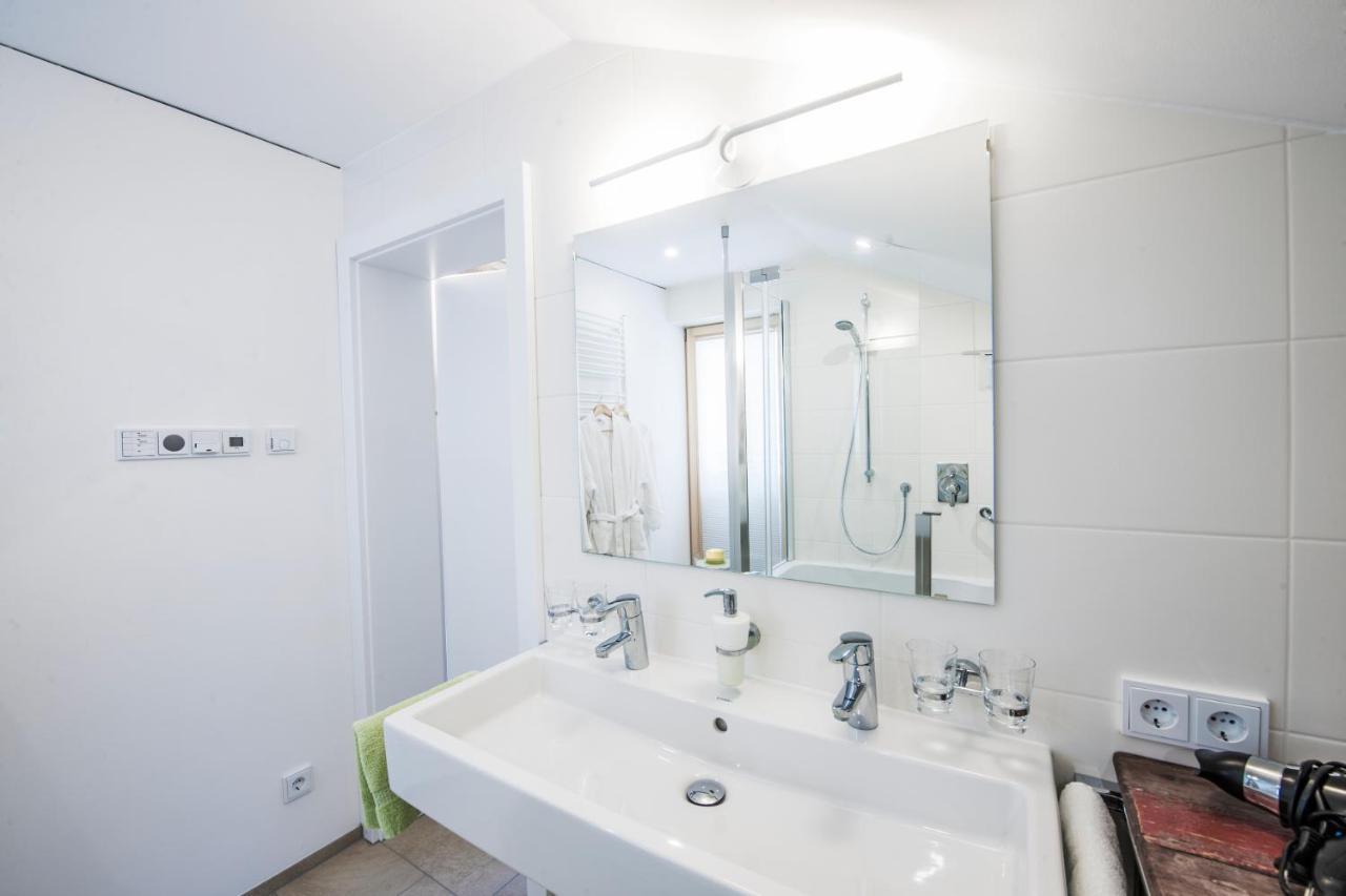 Hus24 Aparthotel Schrocken Bagian luar foto
