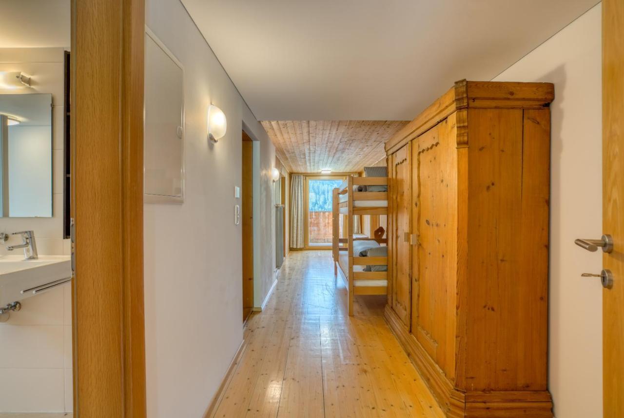 Hus24 Aparthotel Schrocken Bagian luar foto