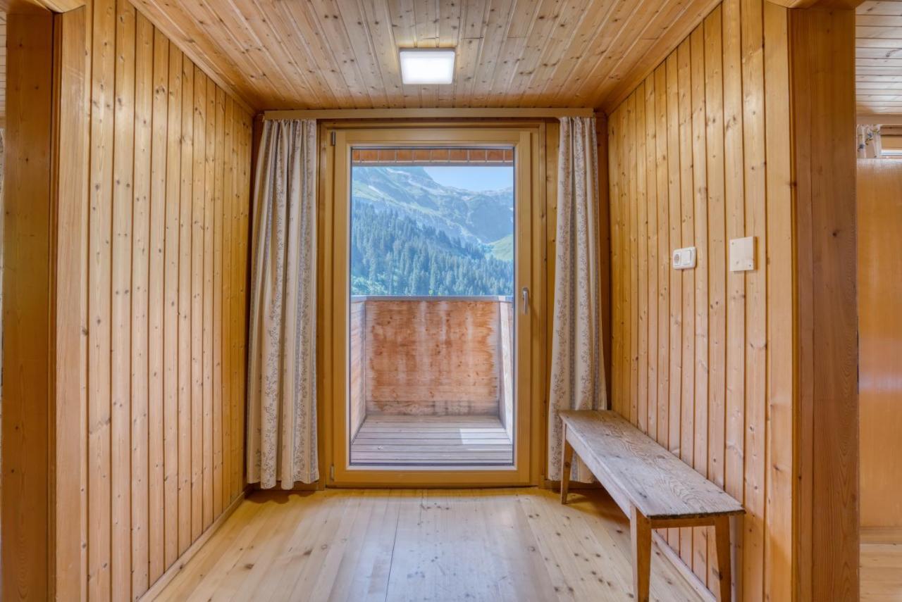 Hus24 Aparthotel Schrocken Bagian luar foto