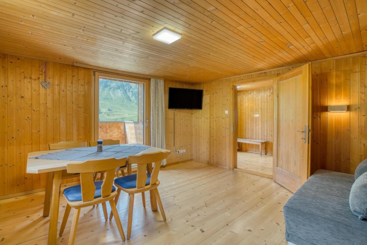 Hus24 Aparthotel Schrocken Bagian luar foto