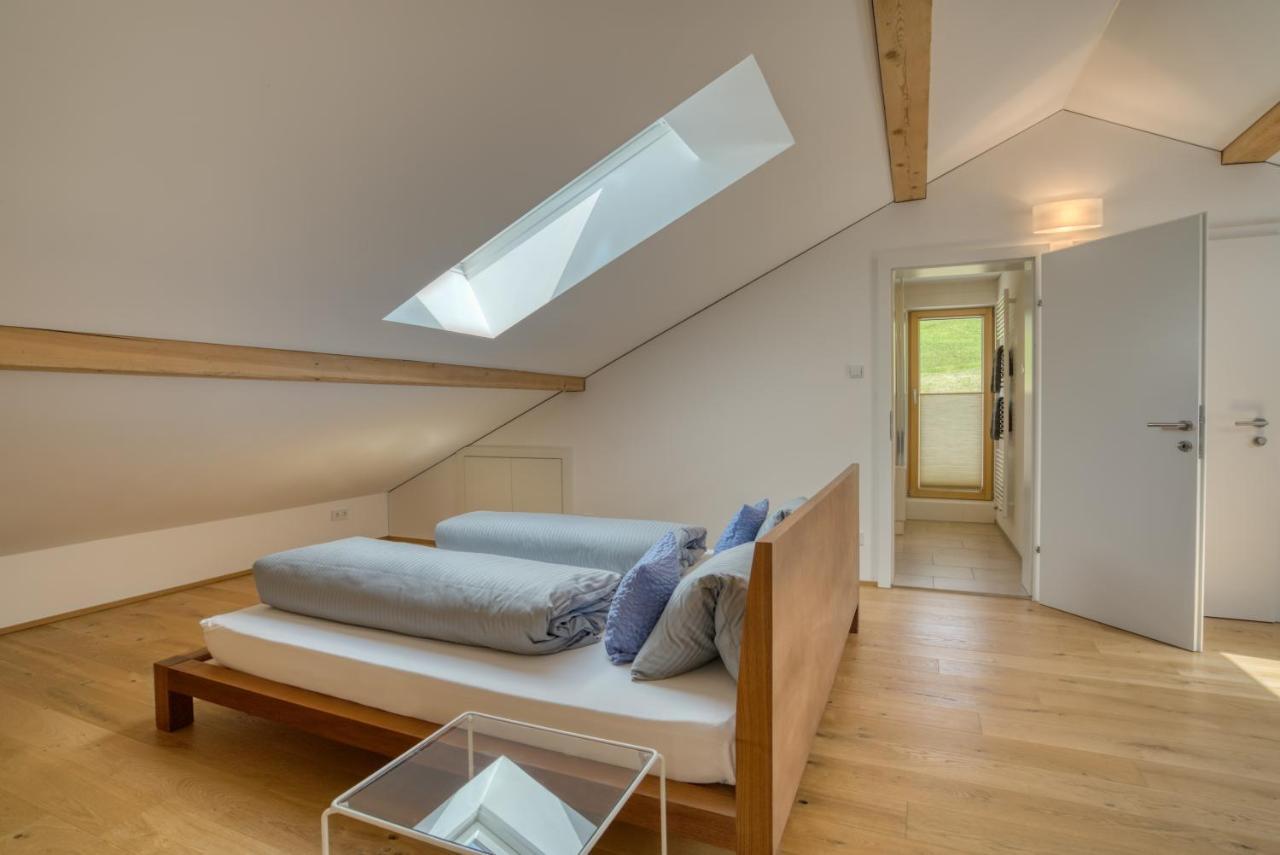 Hus24 Aparthotel Schrocken Bagian luar foto