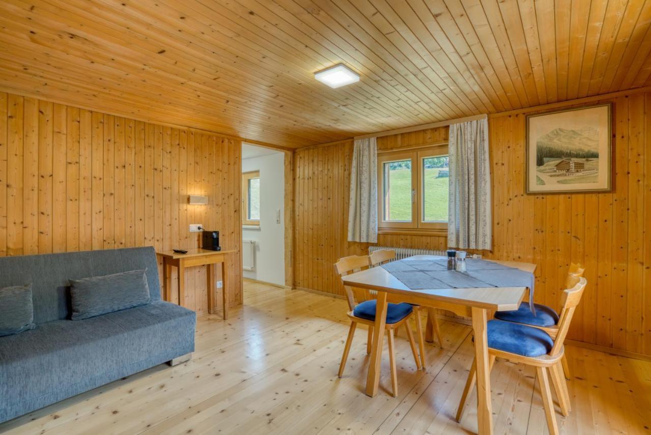 Hus24 Aparthotel Schrocken Bagian luar foto
