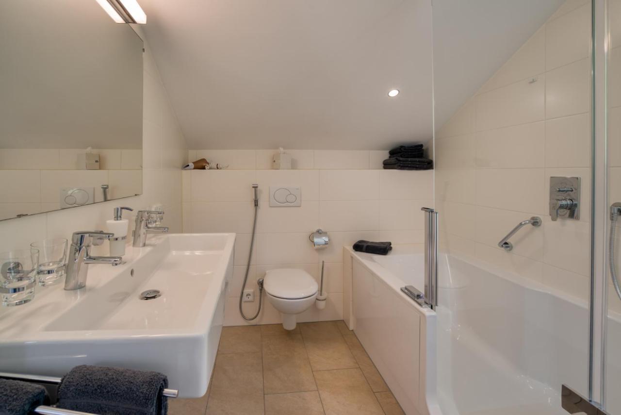 Hus24 Aparthotel Schrocken Bagian luar foto