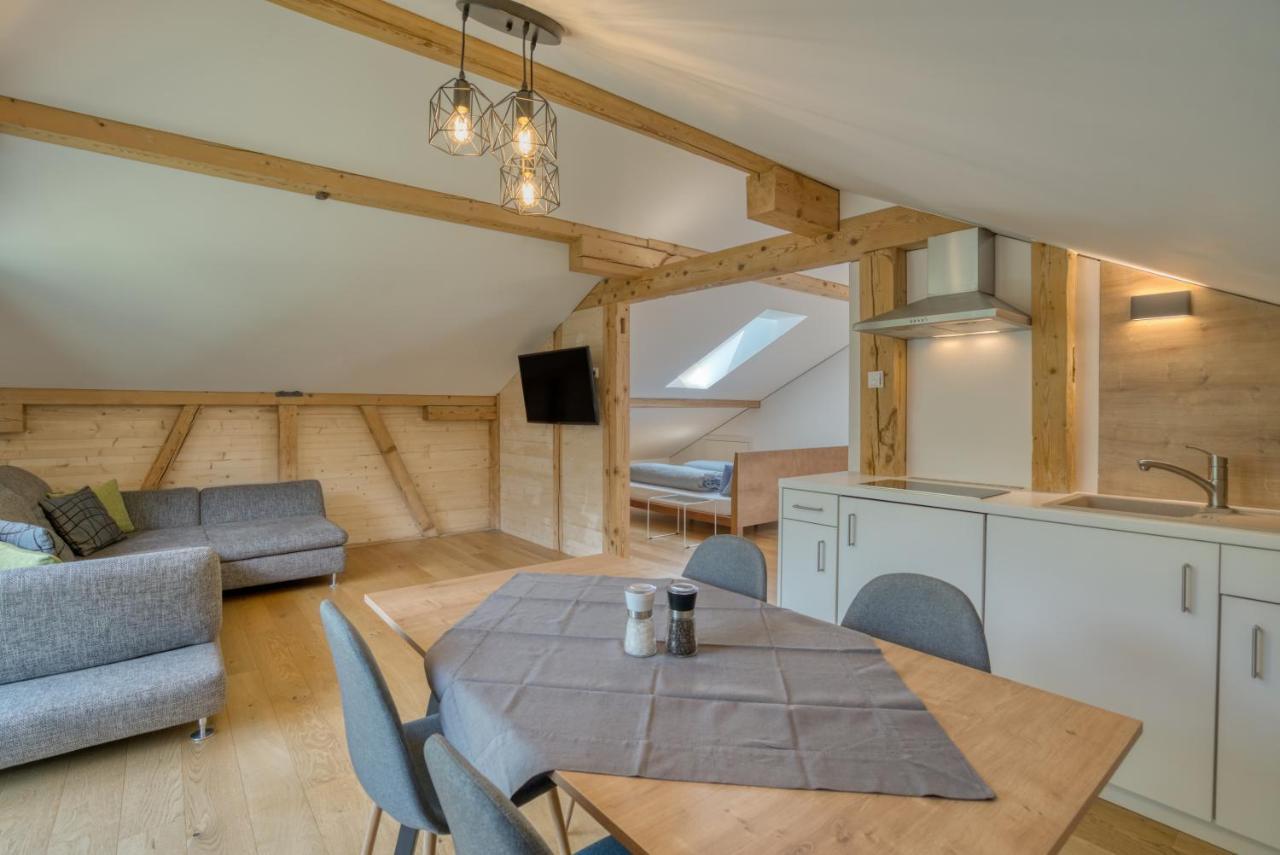 Hus24 Aparthotel Schrocken Bagian luar foto