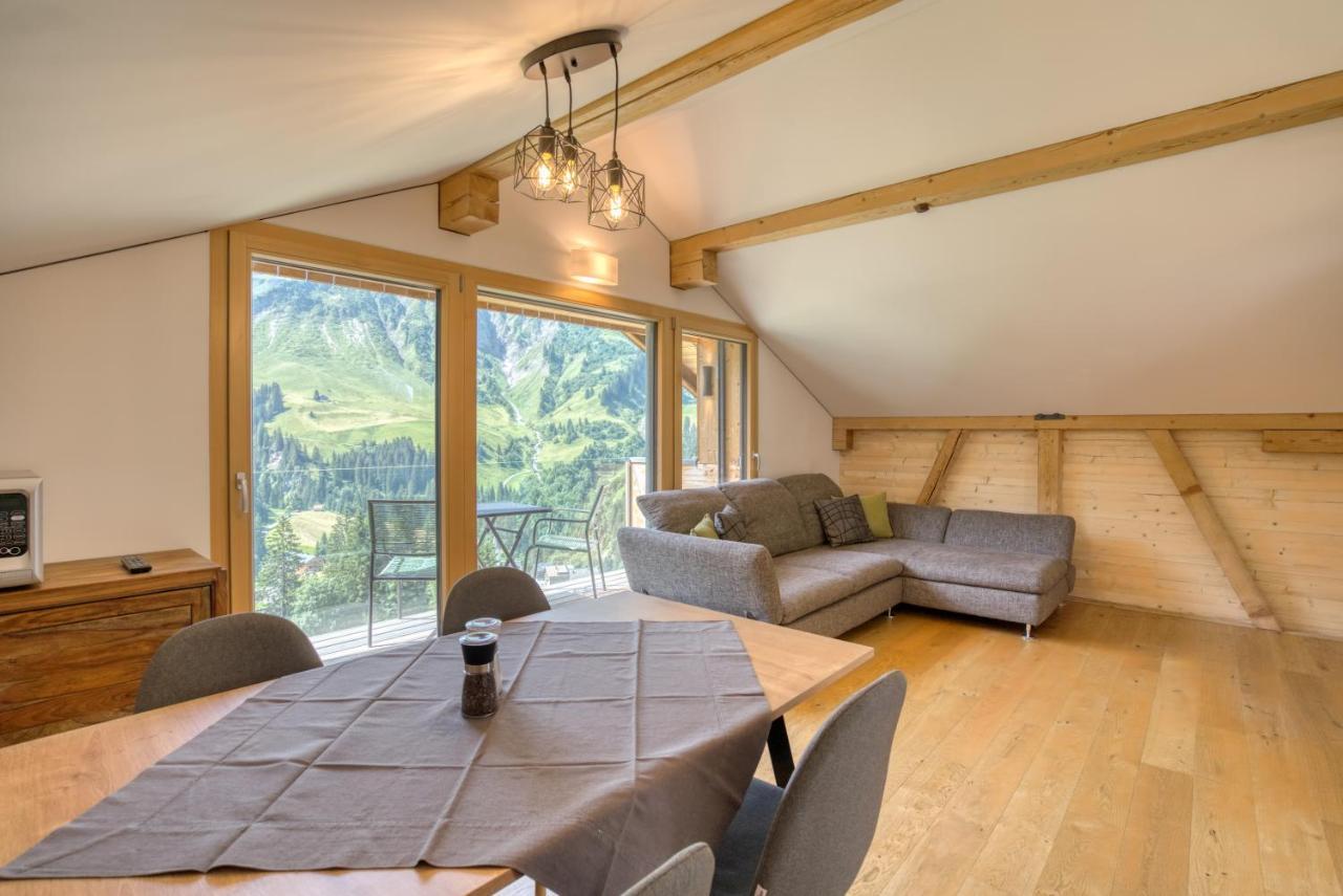 Hus24 Aparthotel Schrocken Bagian luar foto