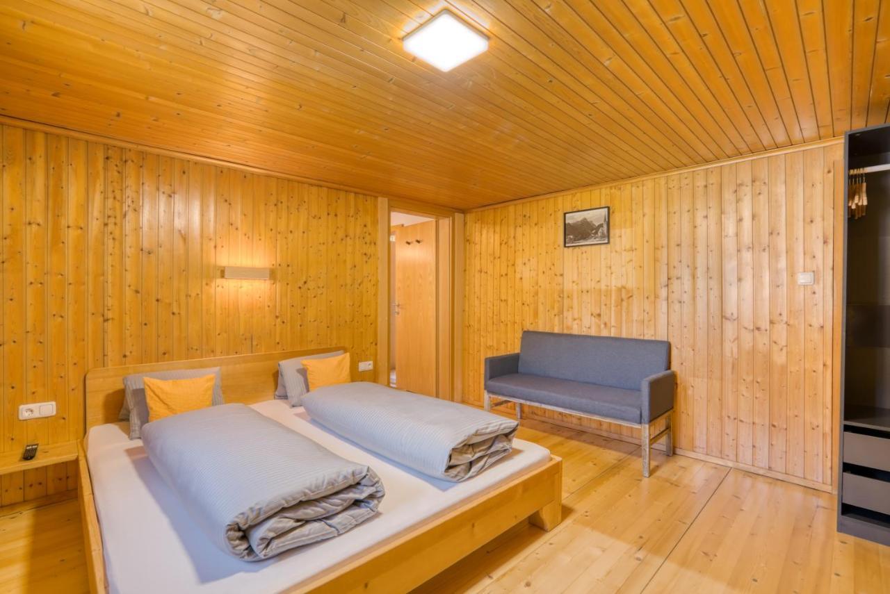 Hus24 Aparthotel Schrocken Bagian luar foto