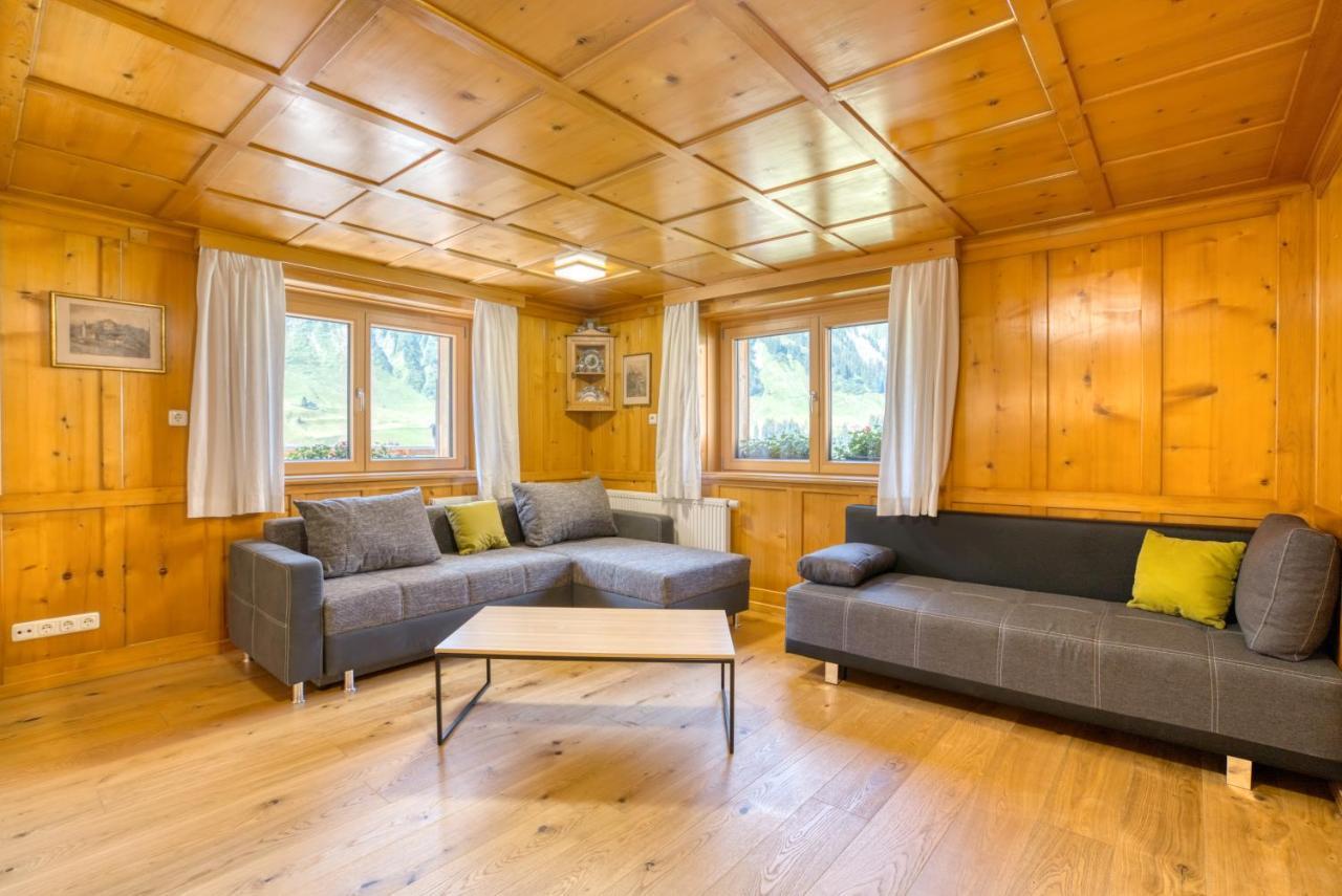 Hus24 Aparthotel Schrocken Bagian luar foto