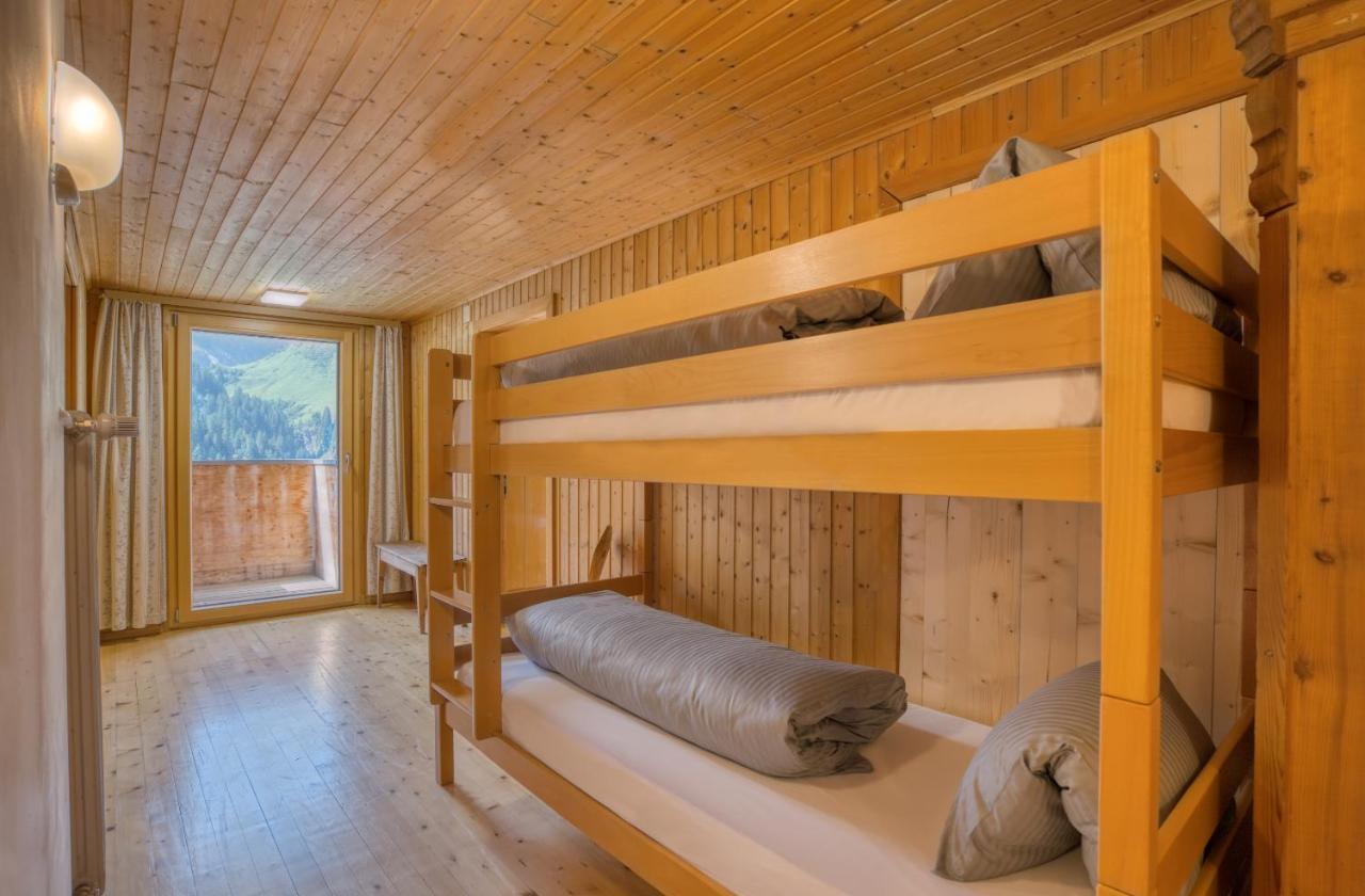 Hus24 Aparthotel Schrocken Bagian luar foto