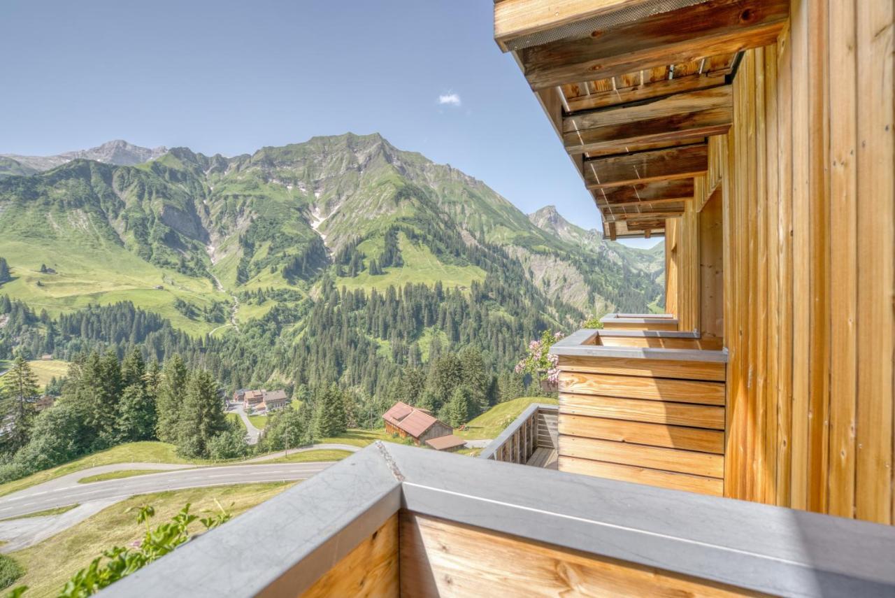 Hus24 Aparthotel Schrocken Bagian luar foto