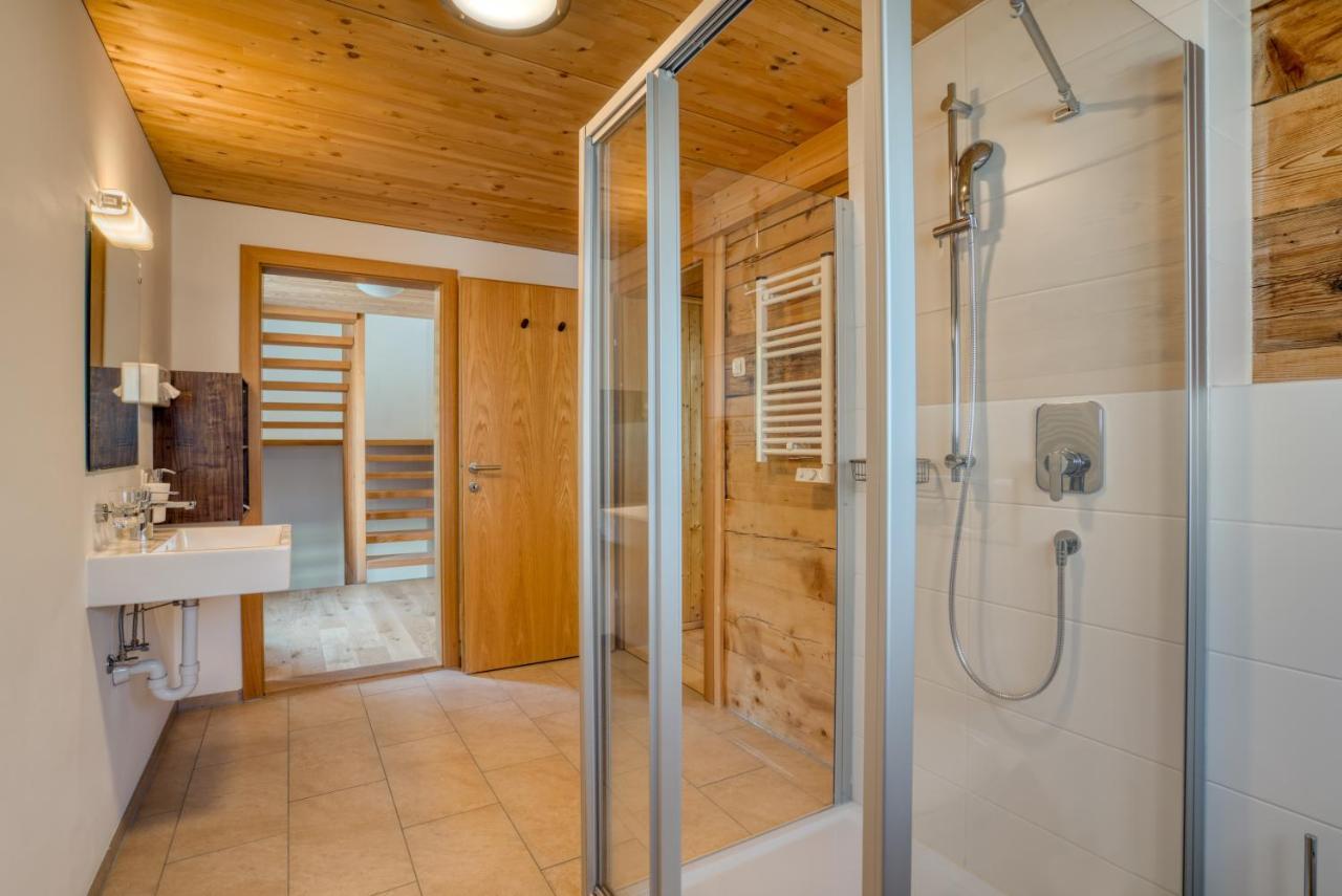 Hus24 Aparthotel Schrocken Bagian luar foto