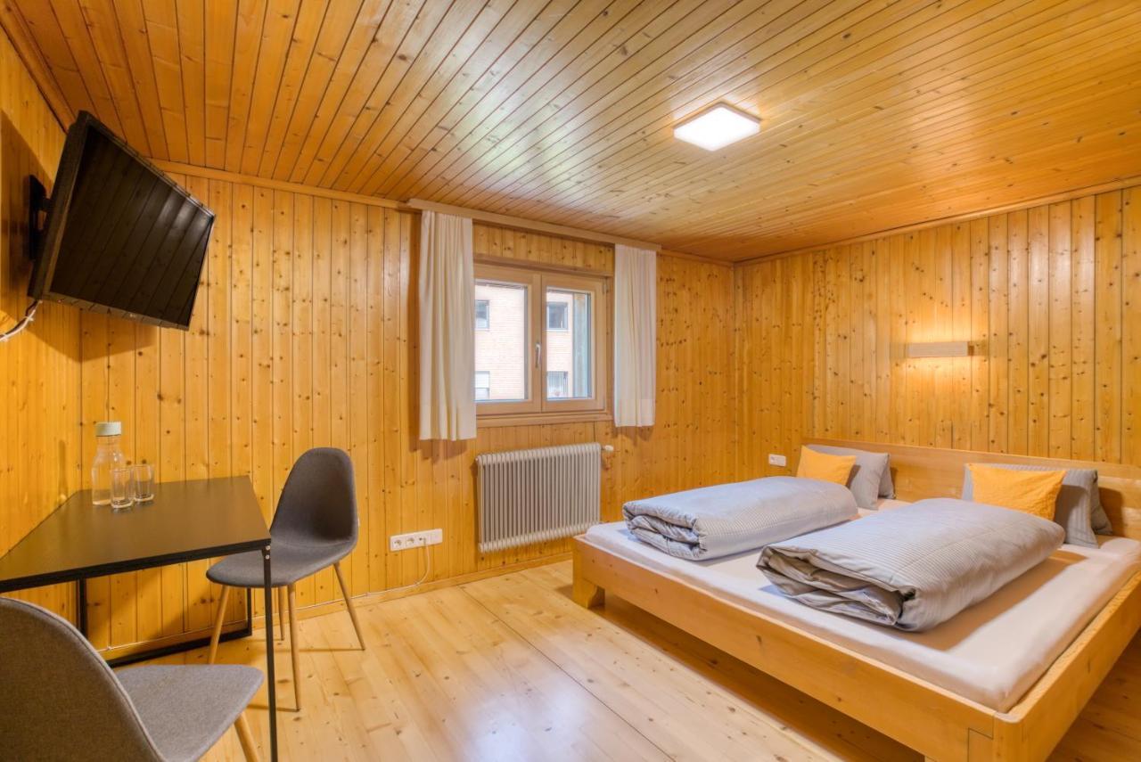 Hus24 Aparthotel Schrocken Bagian luar foto