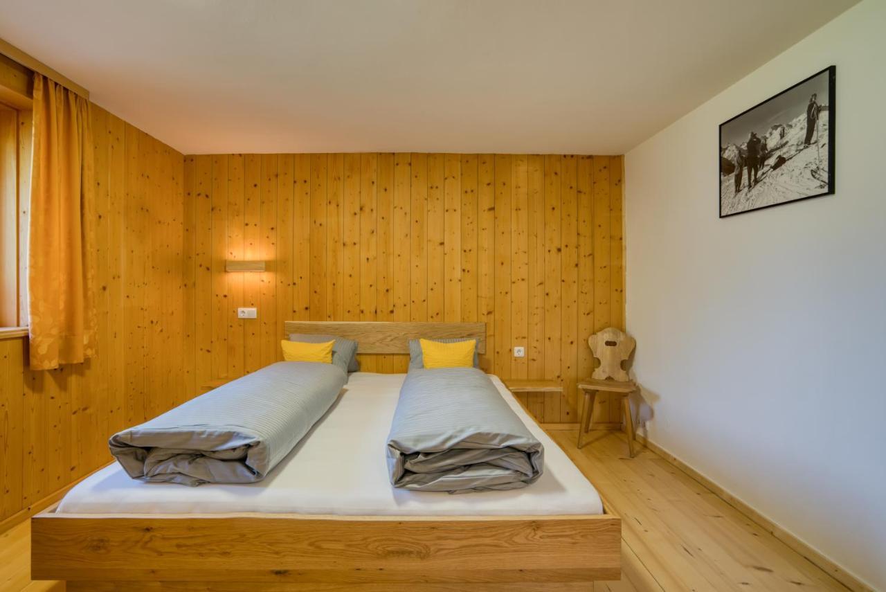 Hus24 Aparthotel Schrocken Bagian luar foto