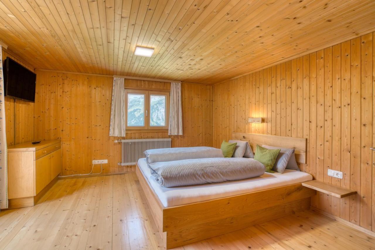 Hus24 Aparthotel Schrocken Bagian luar foto