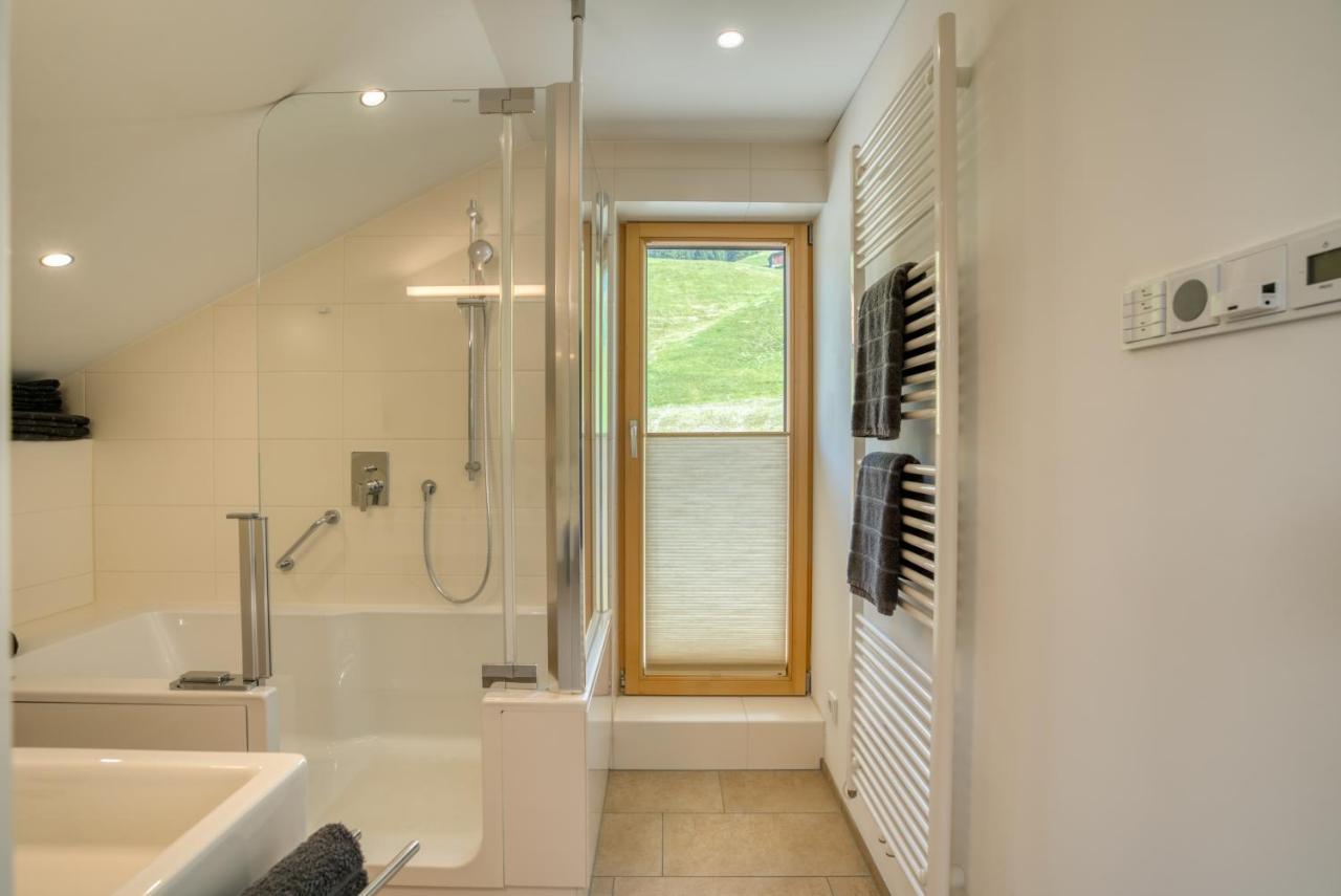 Hus24 Aparthotel Schrocken Bagian luar foto