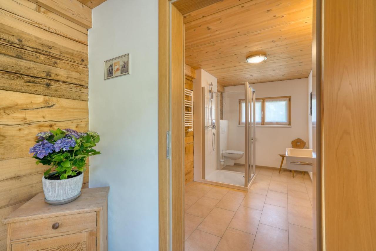Hus24 Aparthotel Schrocken Bagian luar foto