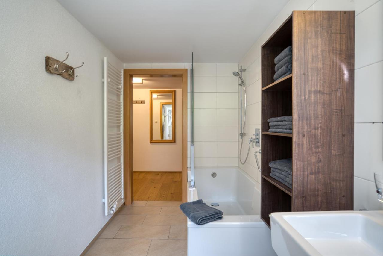 Hus24 Aparthotel Schrocken Bagian luar foto