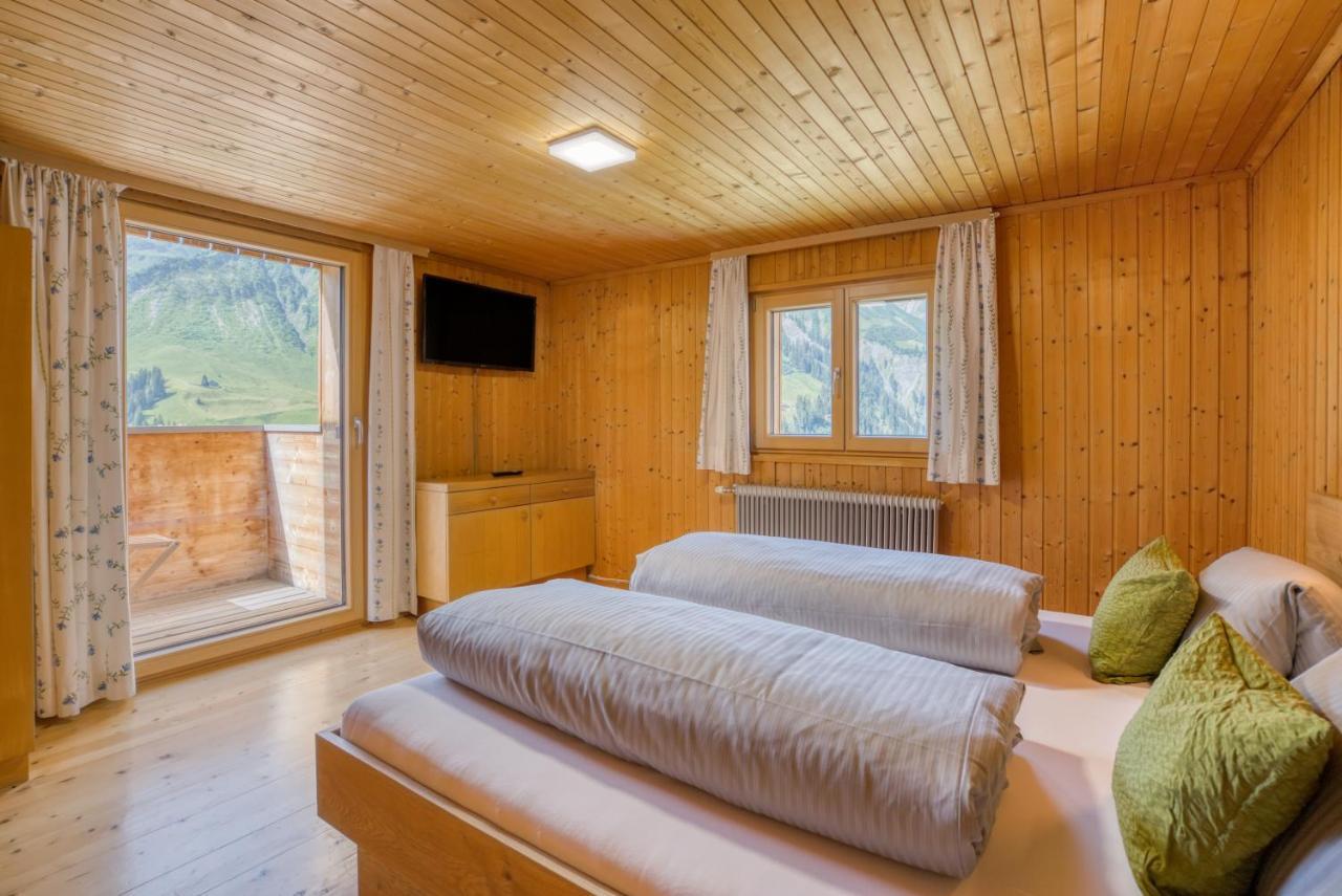 Hus24 Aparthotel Schrocken Bagian luar foto