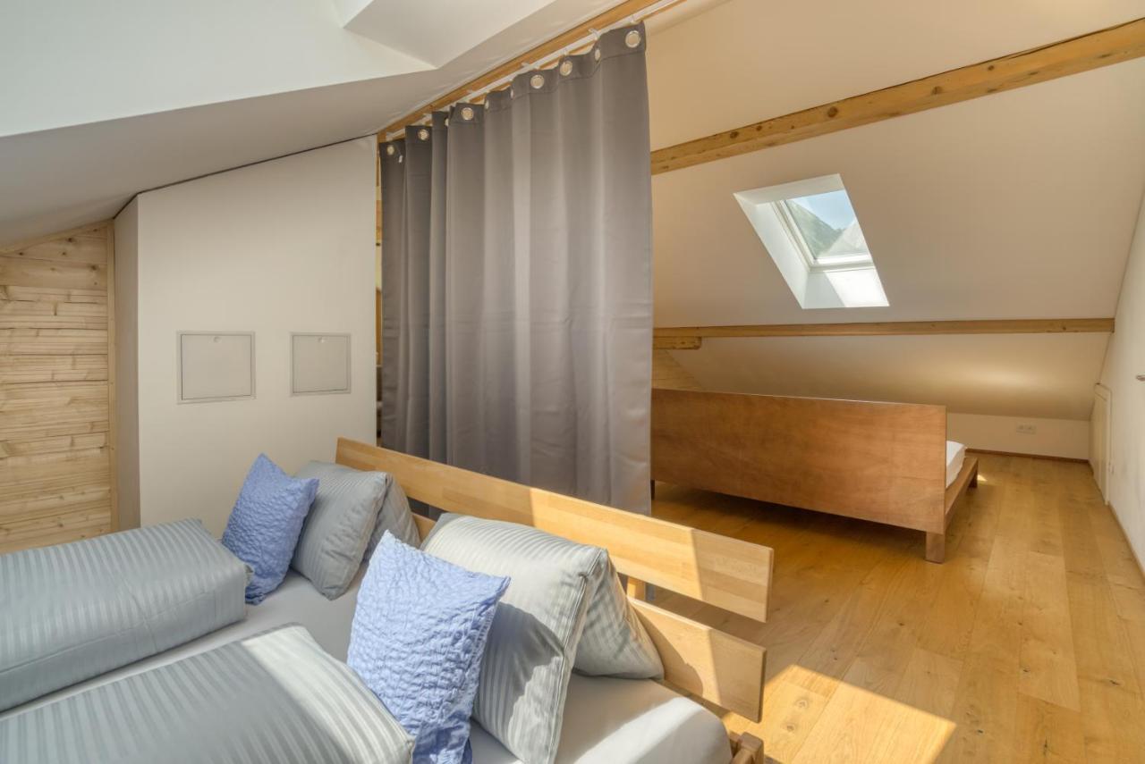 Hus24 Aparthotel Schrocken Bagian luar foto