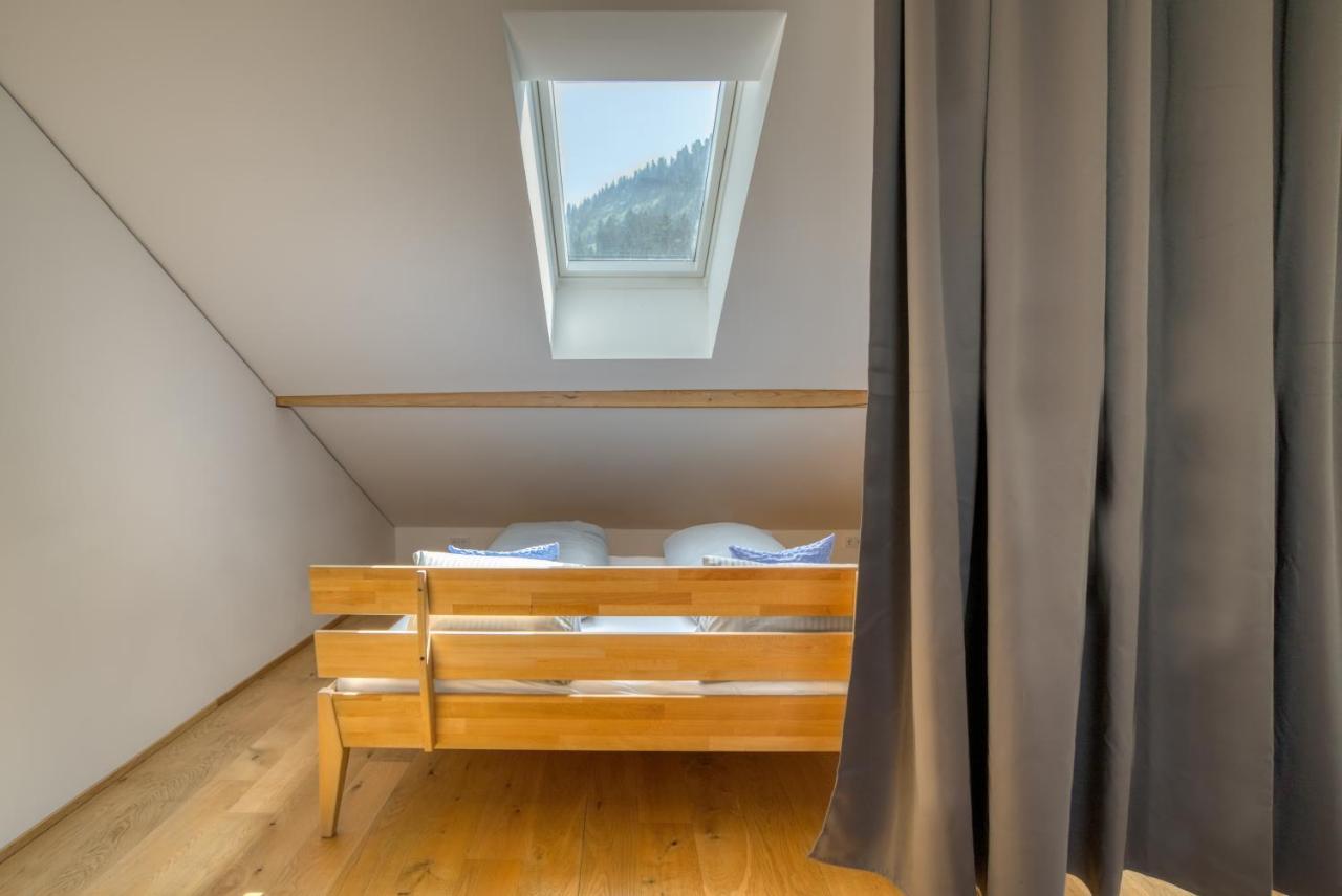 Hus24 Aparthotel Schrocken Bagian luar foto