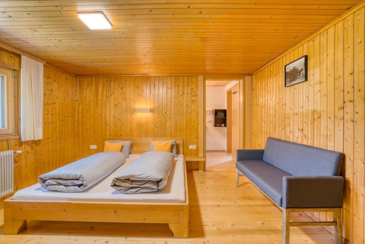 Hus24 Aparthotel Schrocken Bagian luar foto