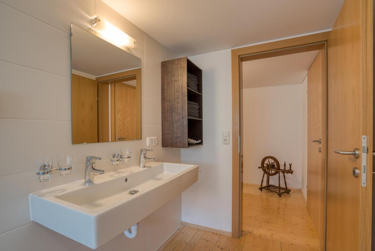 Hus24 Aparthotel Schrocken Bagian luar foto