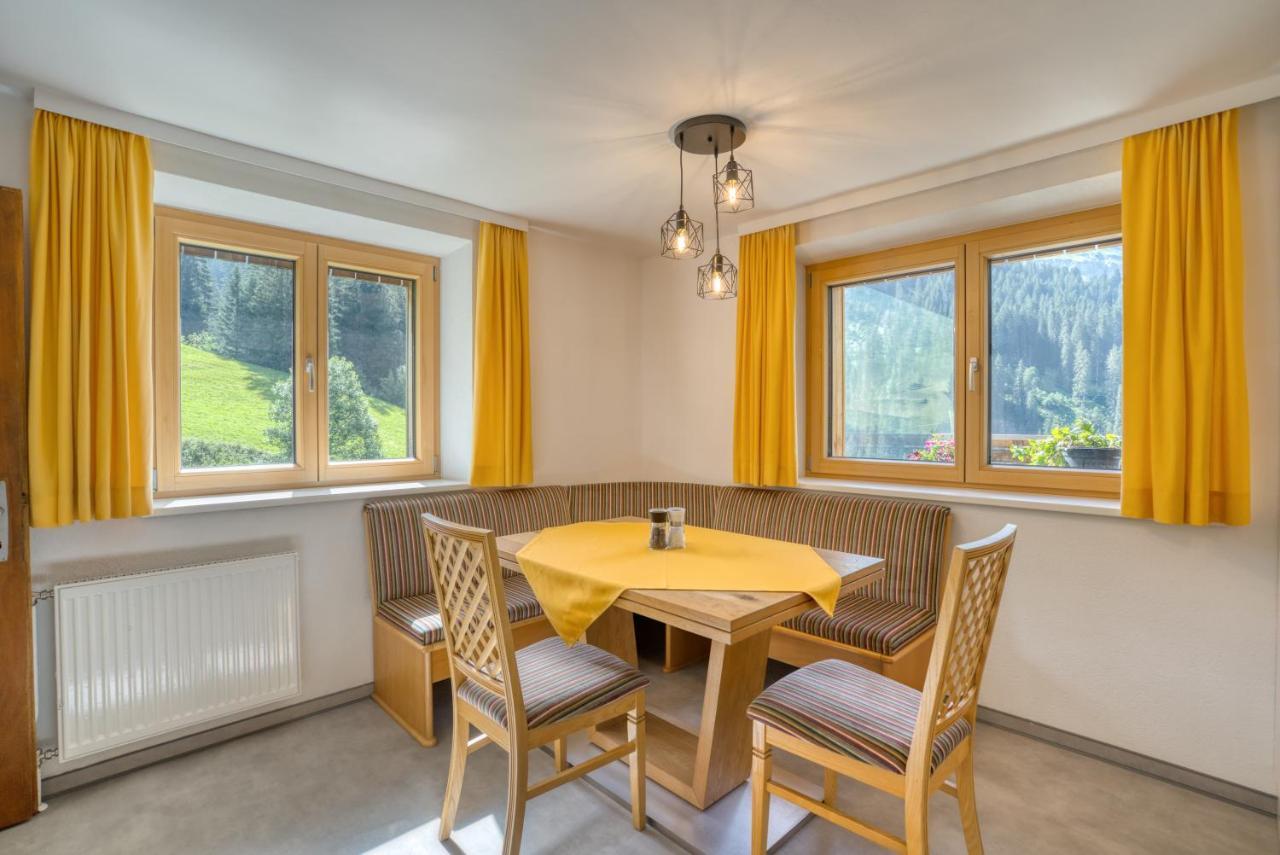 Hus24 Aparthotel Schrocken Bagian luar foto