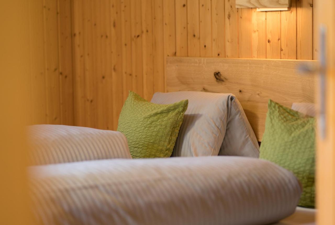 Hus24 Aparthotel Schrocken Bagian luar foto