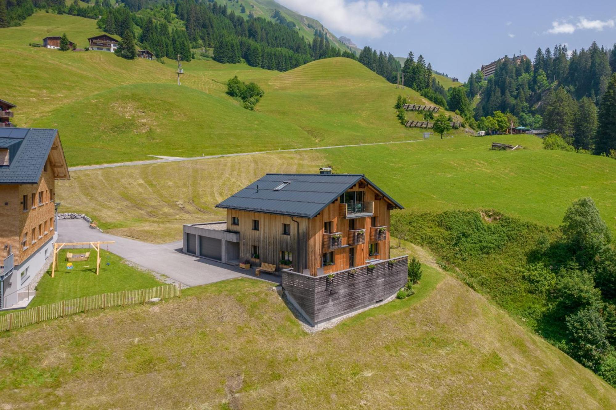 Hus24 Aparthotel Schrocken Bagian luar foto