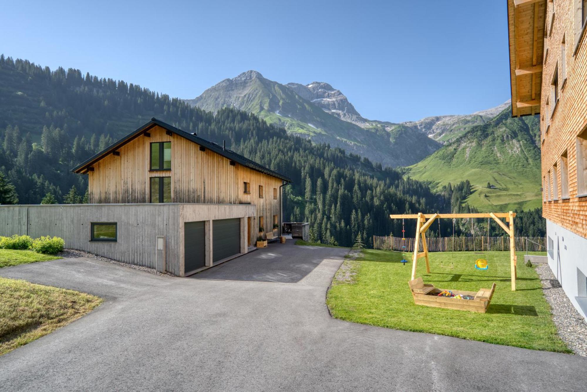 Hus24 Aparthotel Schrocken Bagian luar foto